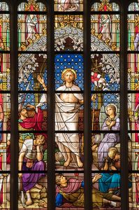 De opstanding van Christus - Glas-in-loodraam in de Sint-Janskathedraal